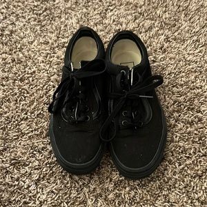 all black vans